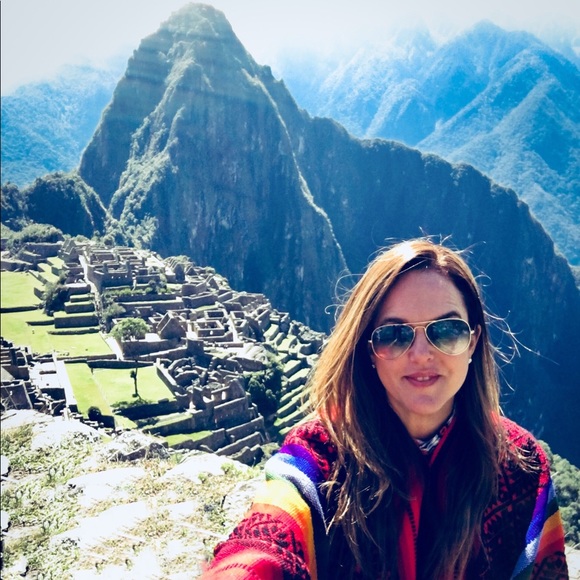 Meet your Posher, Julie Ann aka Nita - Picture 3 of 4